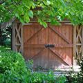 Garden shed door©Kim Woods&nbsp;Rabbidge