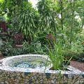 Garden nook with mosaic pond©Kim Woods&nbsp;Rabbidge